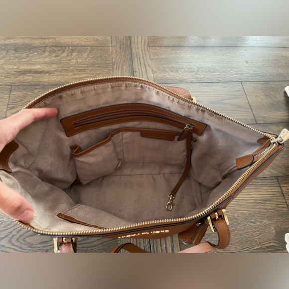 Tan Michael Kors Totebag - Picture 8 of 11